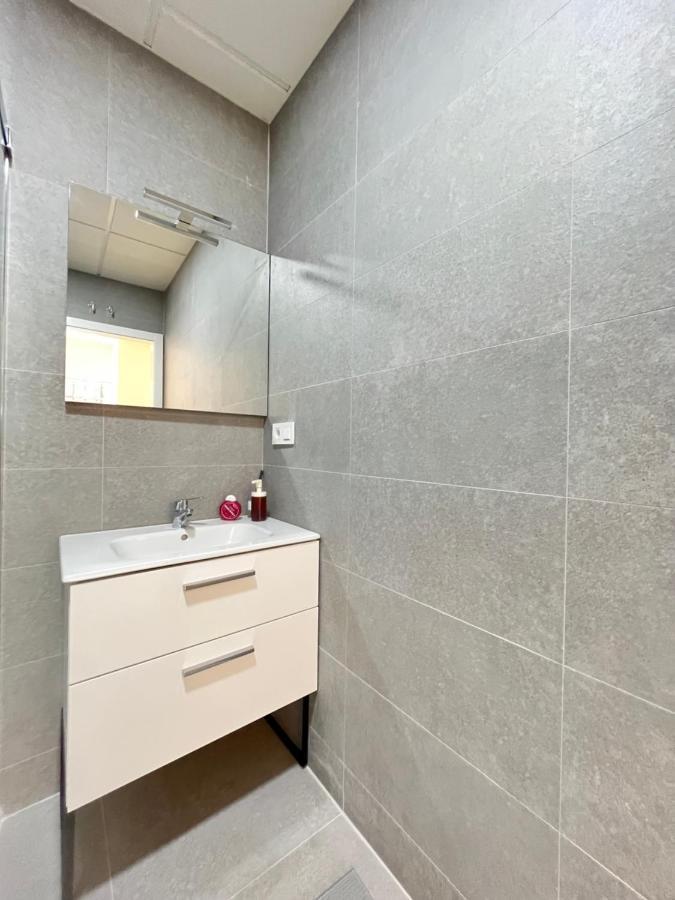 Acogedor Infanta Mercedes Apartment Madrid Bagian luar foto